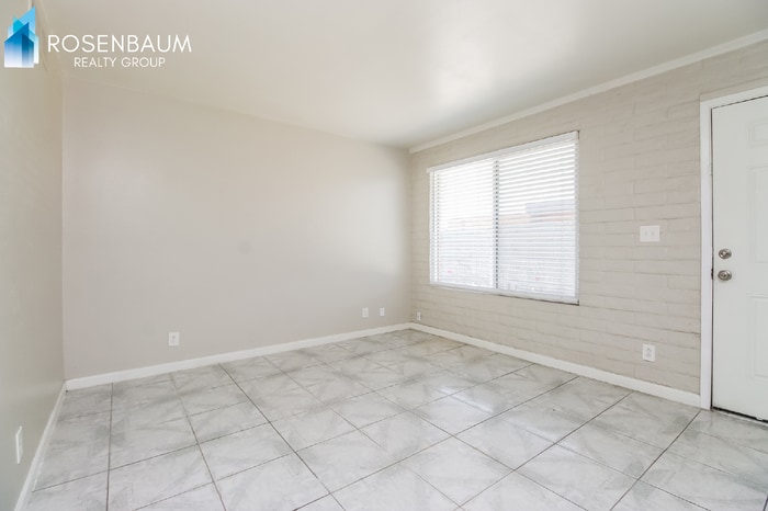 Building Photo - 644 S Mesa Dr