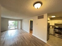 Building Photo - Renovated 1 bdrm, 1 bath Apt