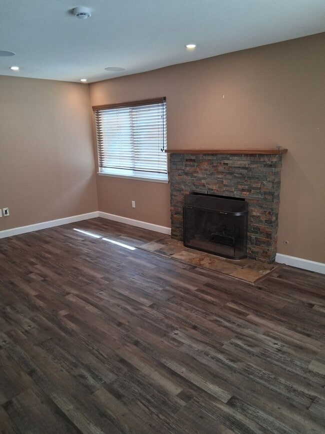 Building Photo - 5939 Petite Ct