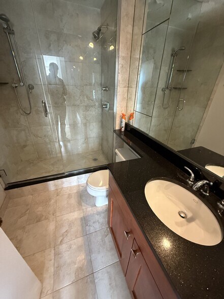 Building Photo - 10 E Ontario St