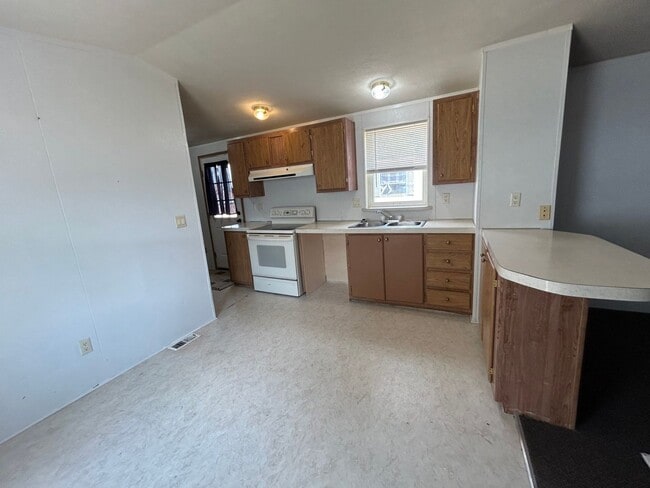 Building Photo - 3 Bedroom 2 Bath Trailer for Rent