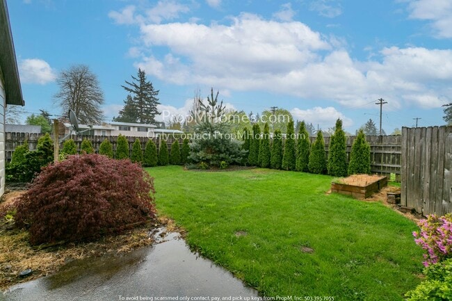 Building Photo - Cozy Two-Bedroom in Gresham - New Washer/D...