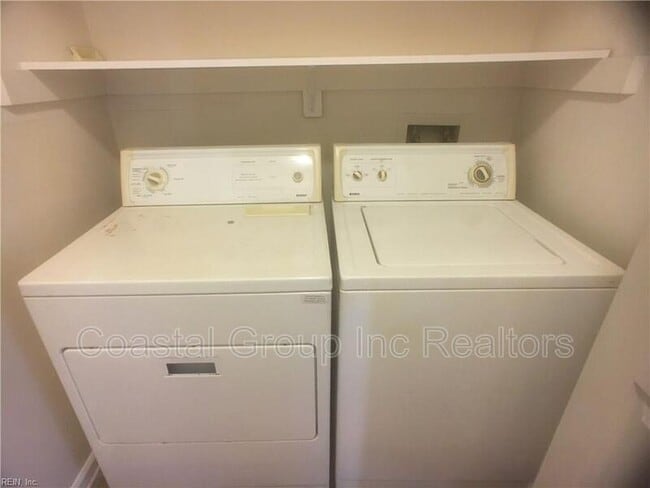 Building Photo - 715 Wolftrap Ln