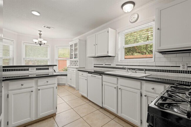 Building Photo - 2641 Village Way Dr.