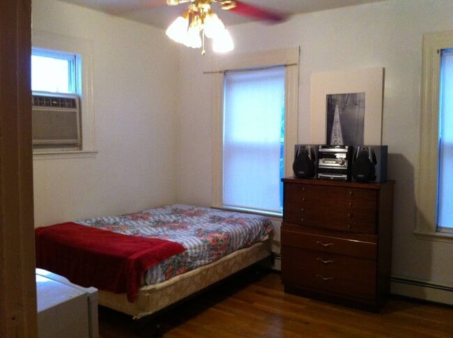 Building Photo - 31 Seattle St