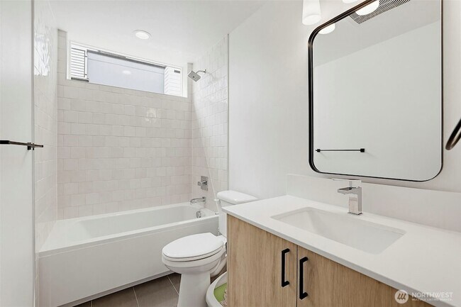 Building Photo - 902 N 86th St