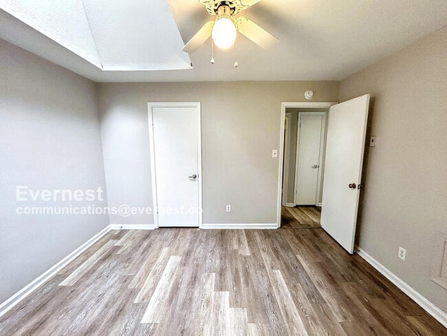 Building Photo - 9307 Shiloh Dr