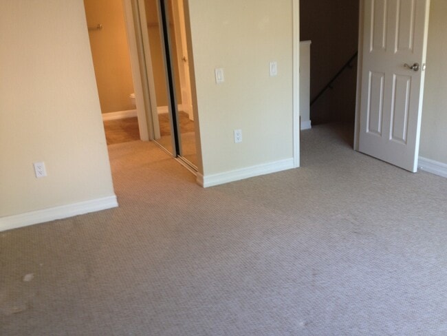 Building Photo - RB Luxury 2 Br Townhome 2 car spots Laundry $3190 TEXT 619-565-3468
