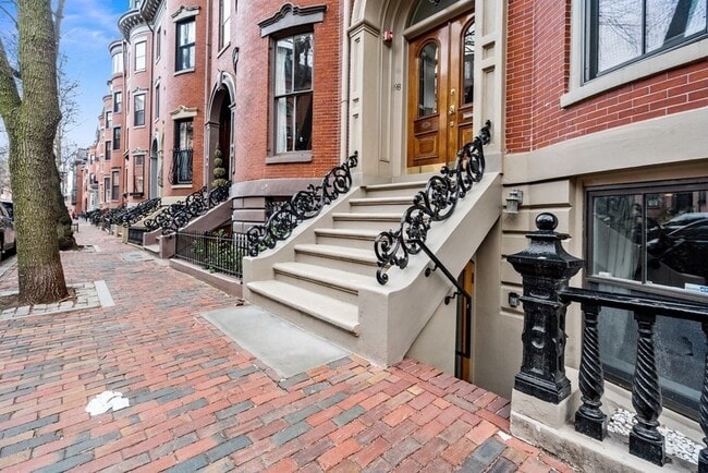 Building Photo - 98 Waltham St