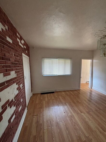 Building Photo - 404 Curtin Ave
