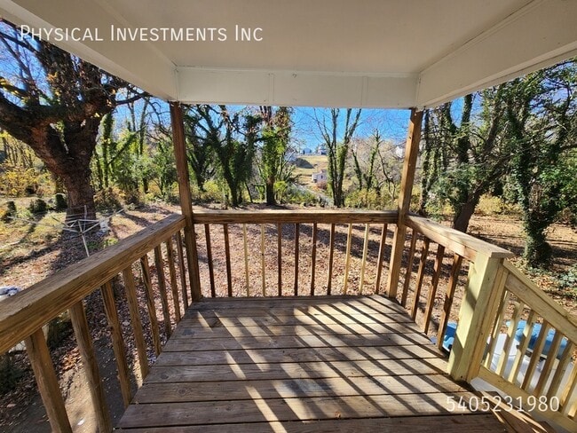 Building Photo - 412 Hanover Ave NW