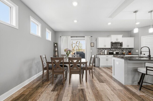 Building Photo - 1135 Charles Thomas Dr