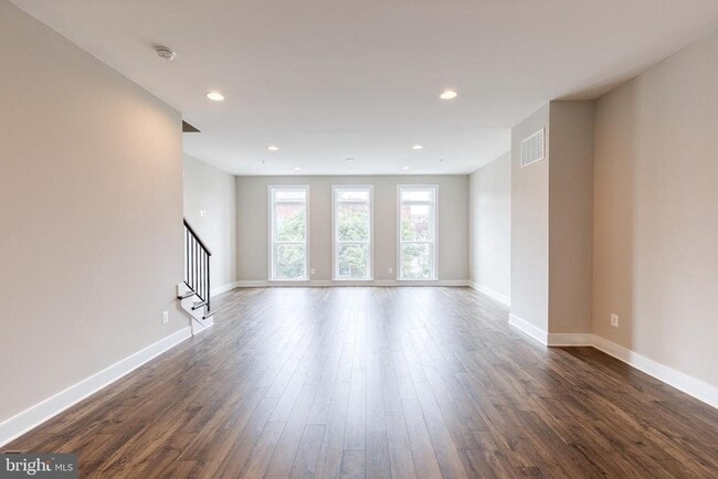 Building Photo - 909 Grundy St
