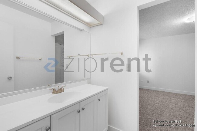 Building Photo - 5006 Greenberry Dr