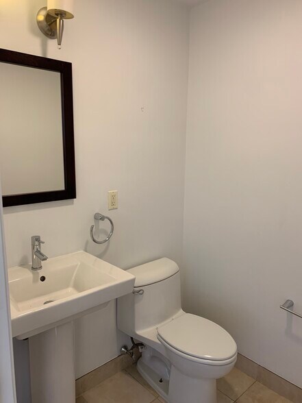 1/2 Bath - 177 Newbury St