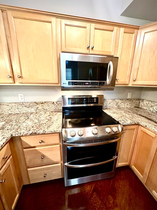 LG Smooth Top Oven & Microwave - 55 S Harding St