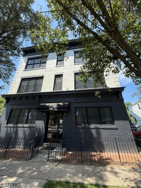Building Photo - 130 Forest St