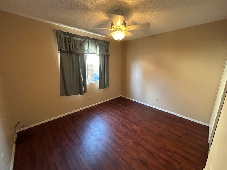 Building Photo - 12138 S Tomi Dr