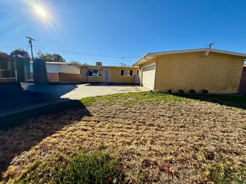 Building Photo - 1120 Ave H-6