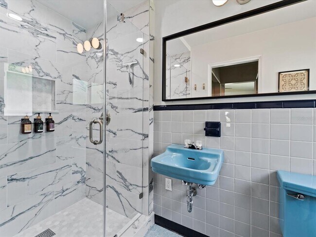 Building Photo - 600 Lakeshore Blvd