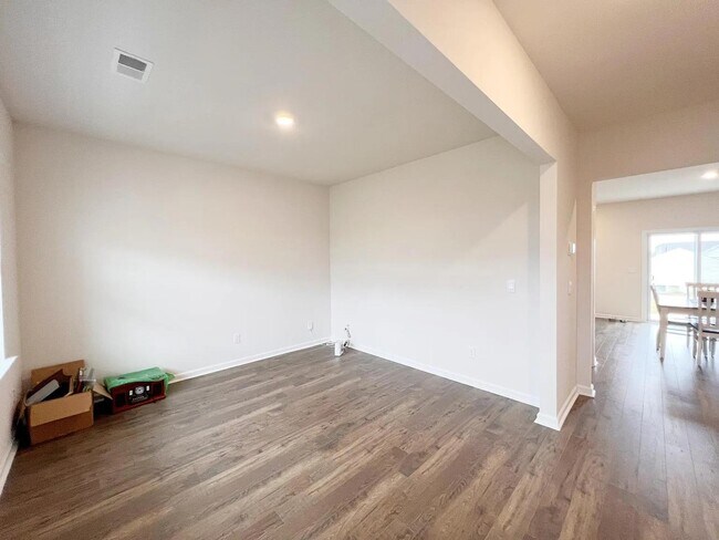 Building Photo - 125 Lily Pond Pl