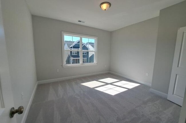 Building Photo - 324 Natsam Wds Wy