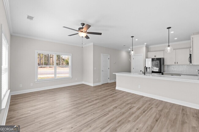 Building Photo - 15 Azalea Ln