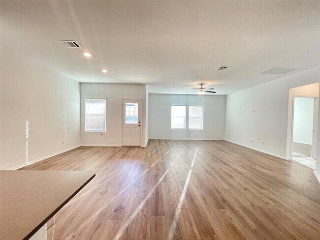 Building Photo - 1220 Sweetspire St