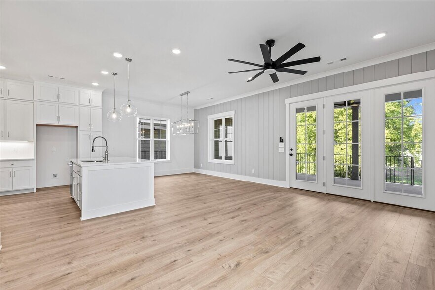 Building Photo - 321 Old Shackle Island Rd