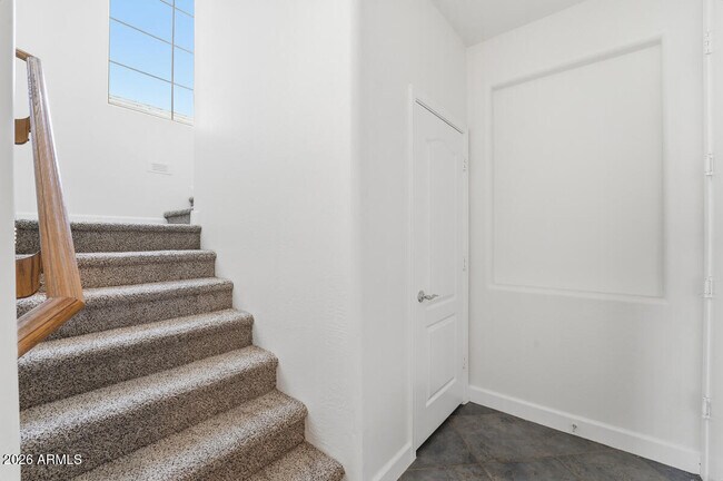 Building Photo - 15391 W Dreyfus St