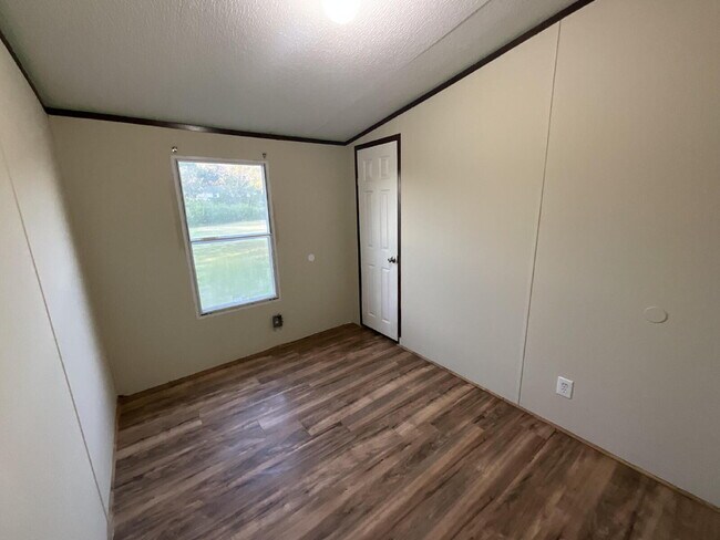 Building Photo - Charming 3-Bed, 2-Bath Retreat: Spacious 1216 Sq Ft Mobile Home in Peaceful Brazoria, TX!