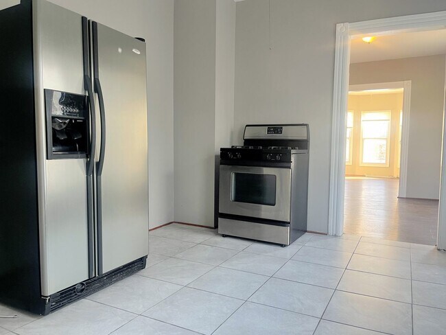 Building Photo - 116 Hawley St