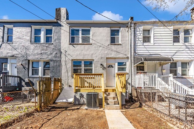 Building Photo - 5443 Jonquil Ave