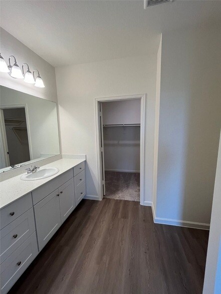 Building Photo - 5903 Grantgrala Dr