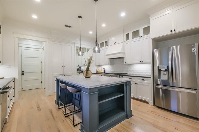Building Photo - 508 W 26th St