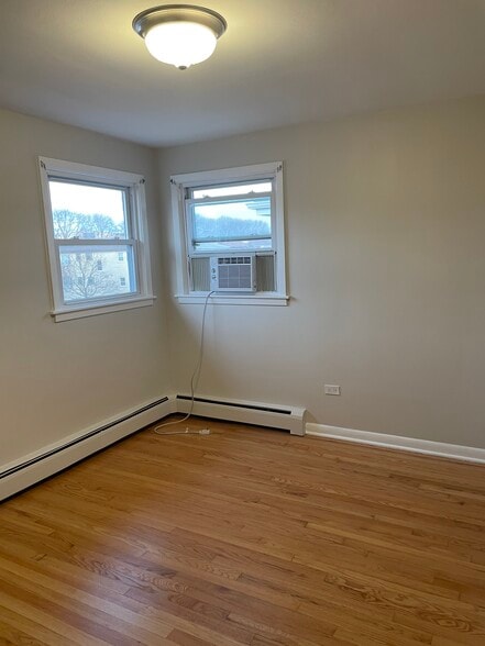Bedroom - 8708 W Berwyn Ave