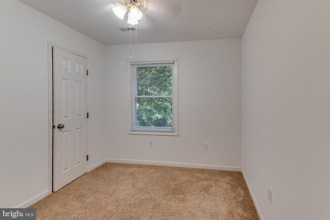 Building Photo - 8413 Manor View Rd