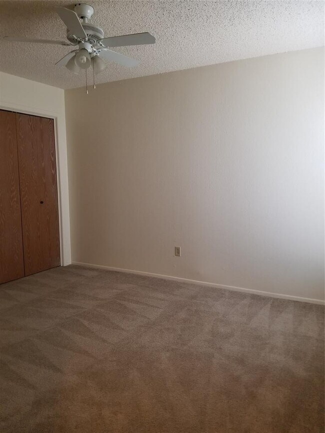 Building Photo - 740 Simonetti Dr