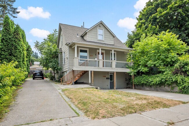 Building Photo - 1022 E 12th Ave