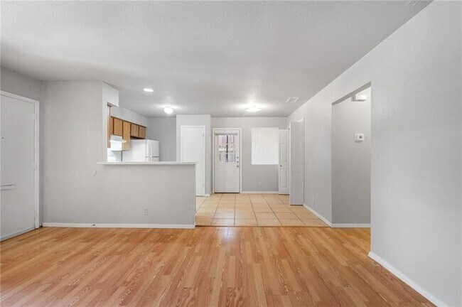 Building Photo - 211 Sport Clips Wy