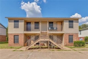 Building Photo - 616 Race St