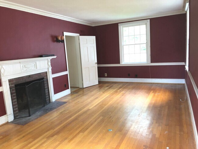 Building Photo - 4843 Butterworth Pl NW
