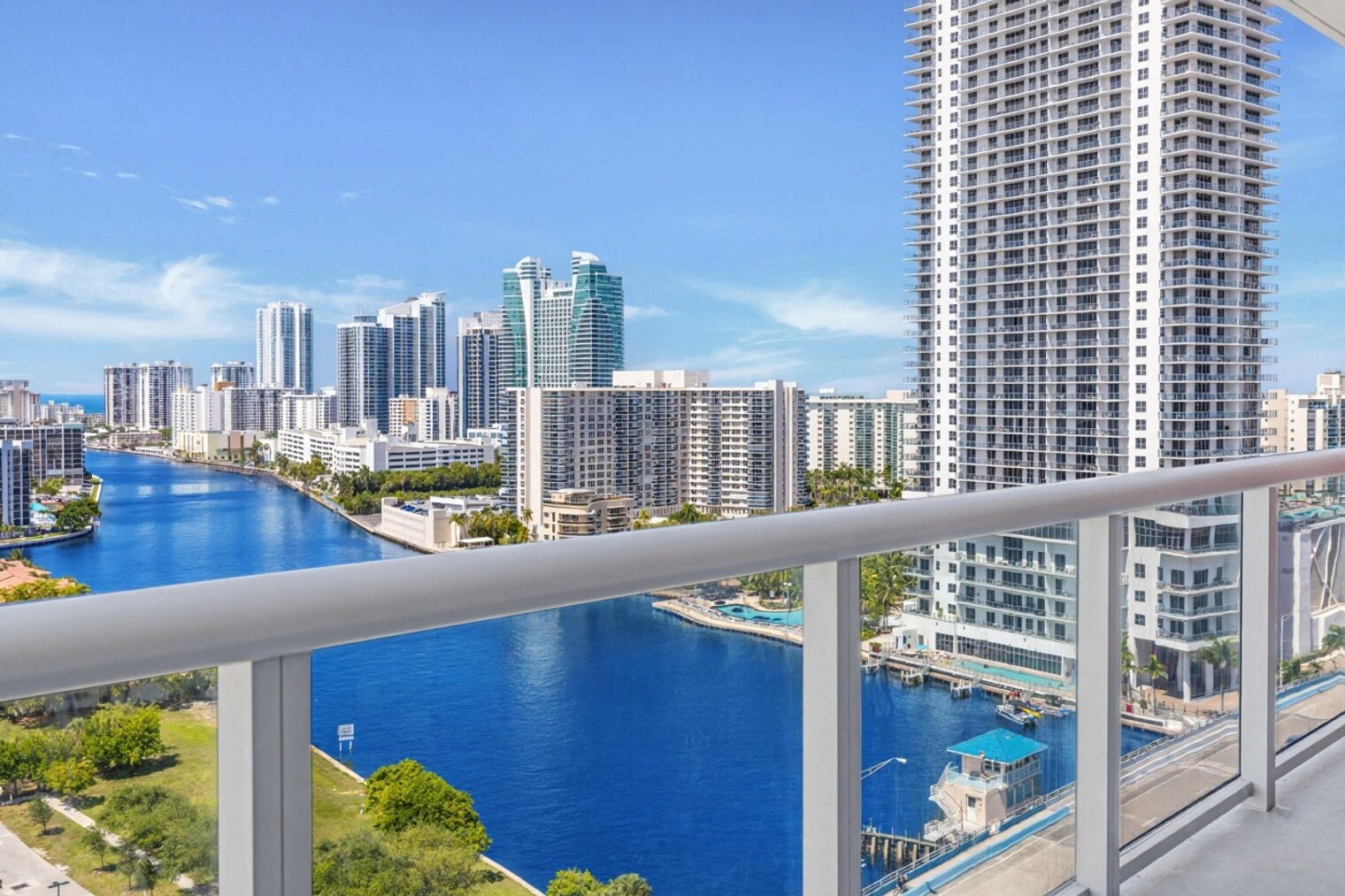 Building Photo - 2602 E Hallandale Beach Blvd