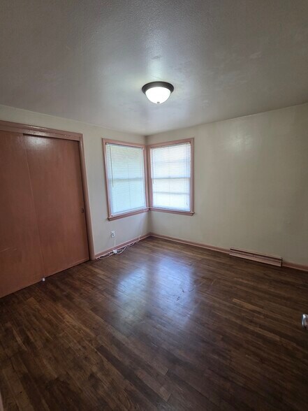 Building Photo - 453 S 72nd St