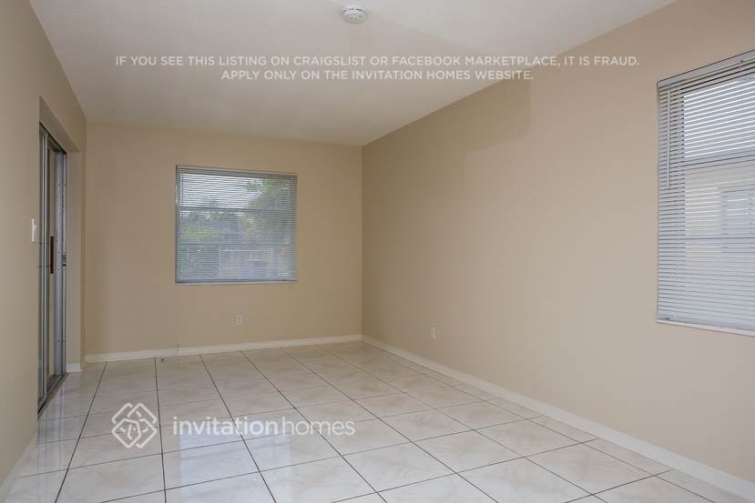 Building Photo - 700 S Rainbow Dr