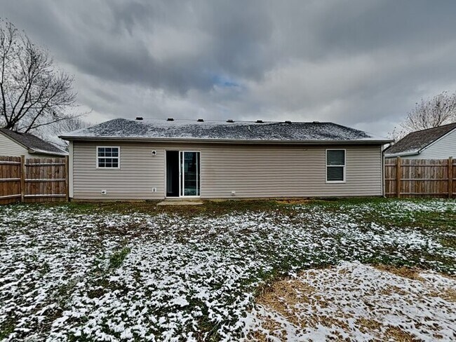 Building Photo - 4073 FairOaks Dr