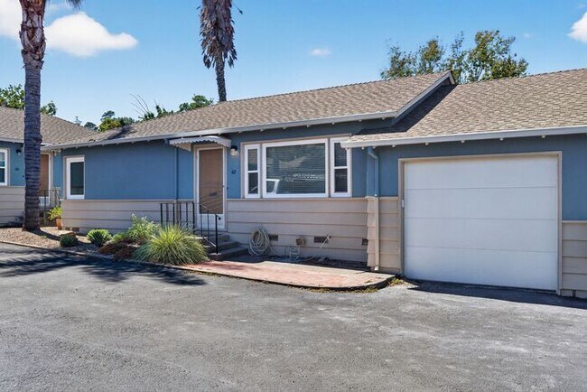 Building Photo - 2,900 /Month Beautiful 2 Bed, 1 Bath Single Story, with Garage Centrally Located in Petaluma!