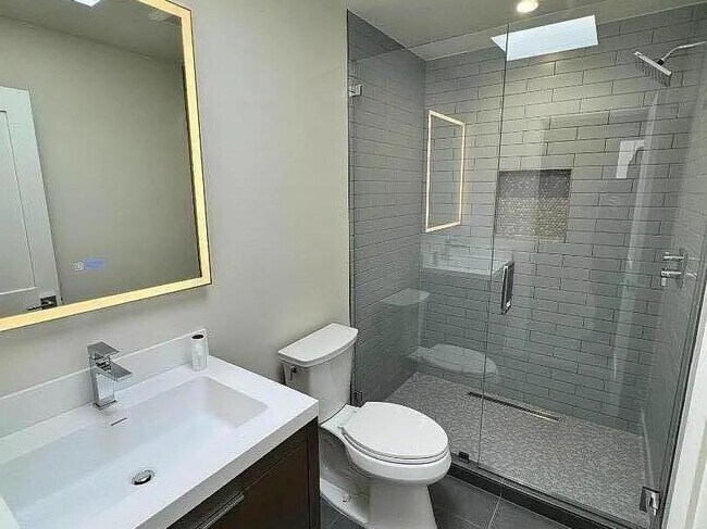 Building Photo - 500 Leahy St