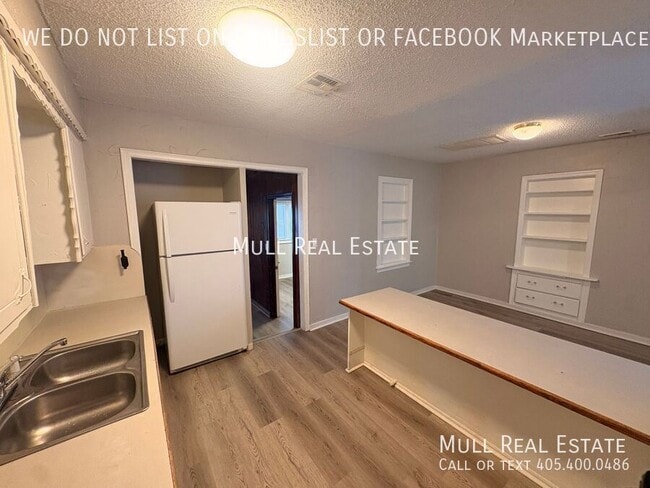 Building Photo - 1041 N Tabor Dr