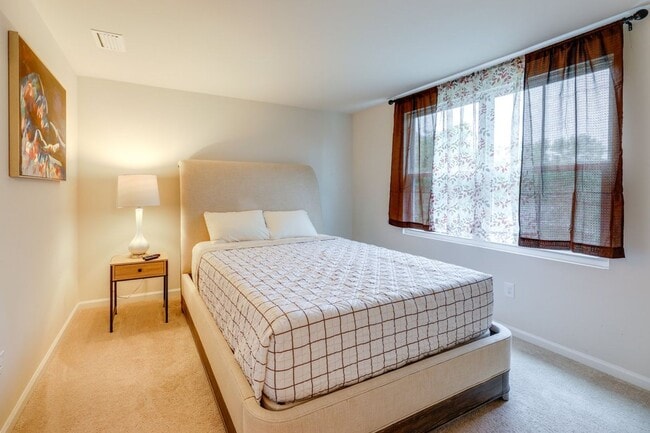 Building Photo - 6262 Pebblebrook Dr